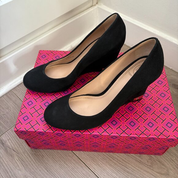 Tory Burch Black Suede Astoria Wedge - Picture 4 of 14